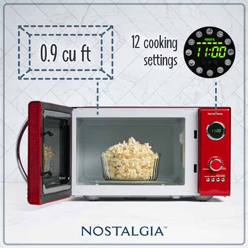 Nostalgia Four à Micro Ondes de Comptoir Rétro   Grand 800 Watts   25,4 L   12 Réglages de Cuisson Préréglés   Horloge Numérique   Appareils de Cuisine   Rouge